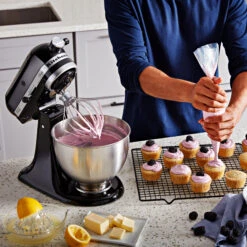 KitchenAid - Classic Series 4.5 Quart Tilt-Head Stand Mixer - K45SSOB - Onyx Black -Kitchenaid k45ssob lifestyle1